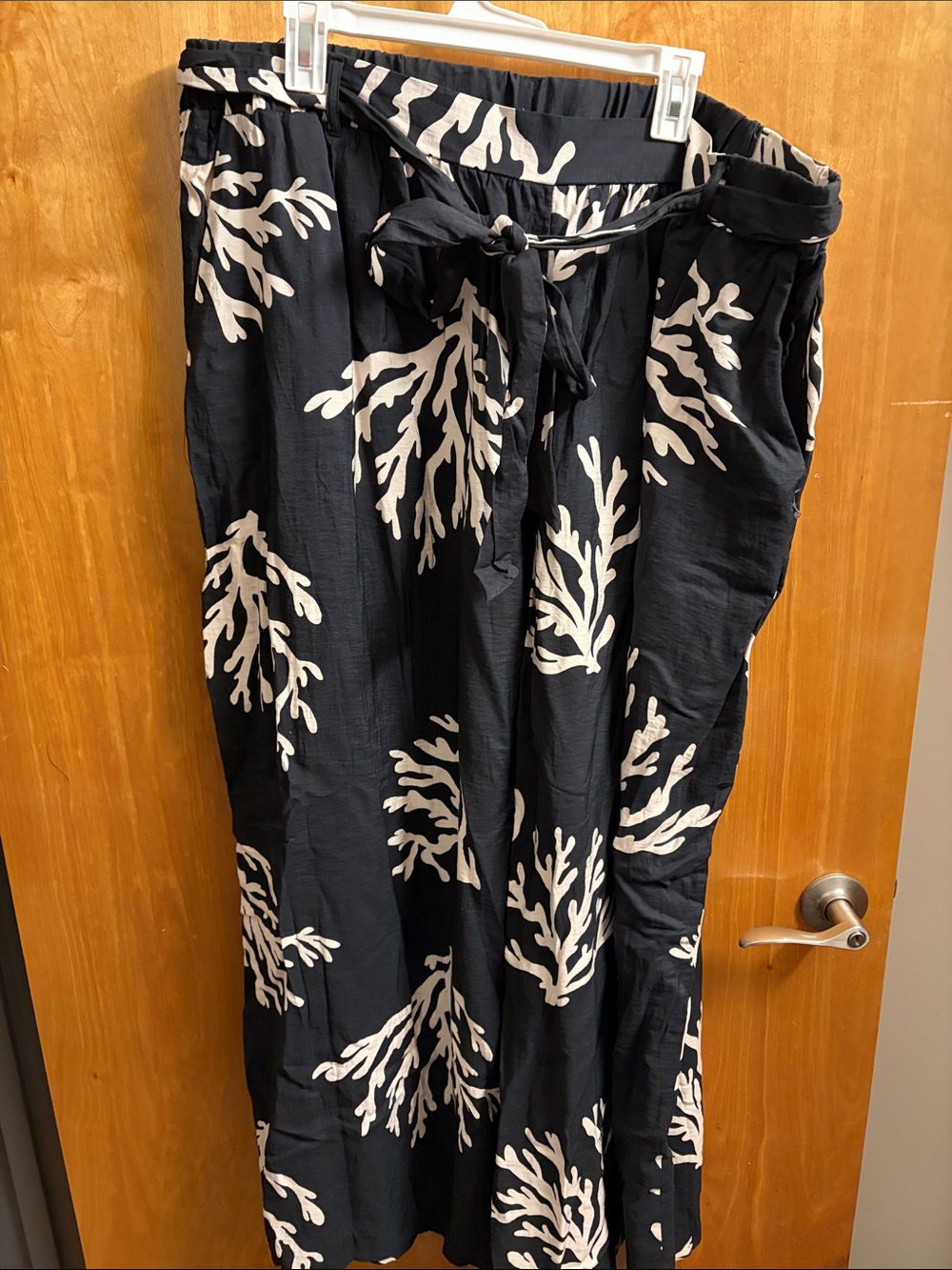 Ava & Viv Black wide legged pants with Cream Botanical Print and Tie Waist
